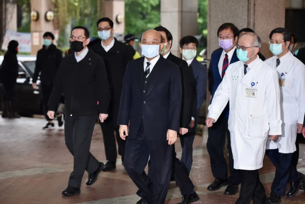帶頭施打全台第一針AZ疫苗　蘇貞昌：打完後沒有任何不適