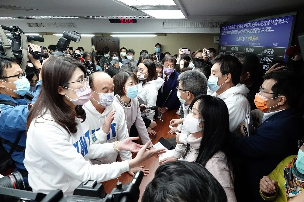 藍擬成立「疫苗採購調閱小組」引戰　陳玉珍與蘇巧慧立院互嗆