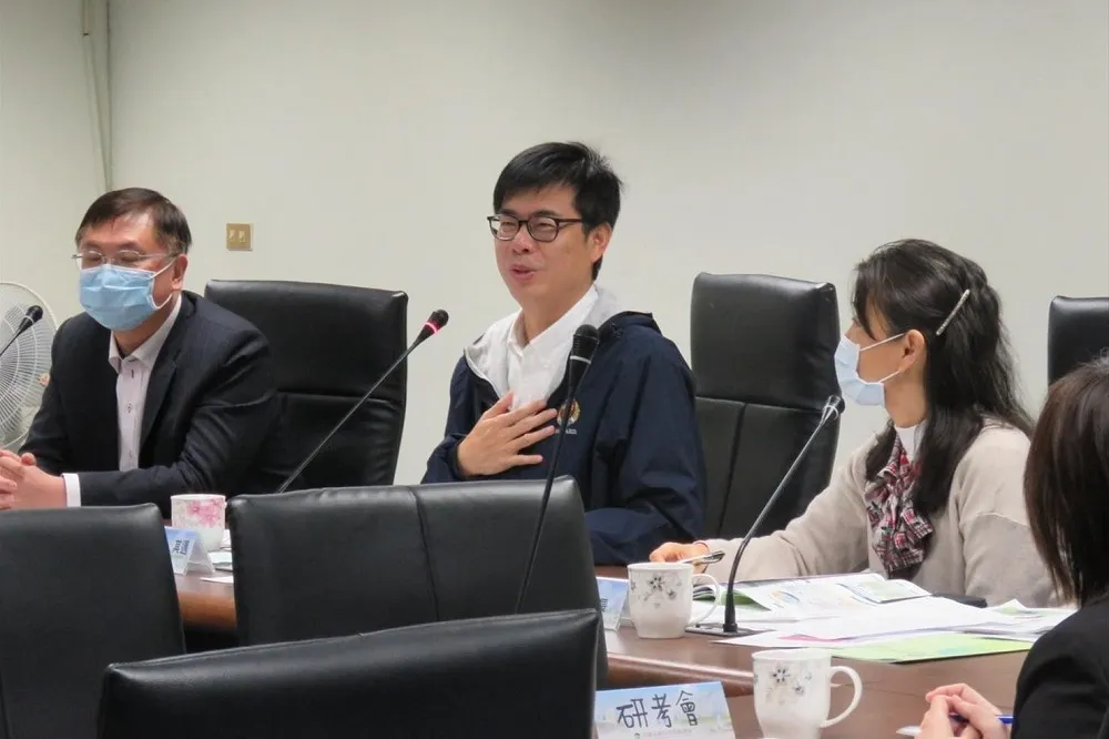 改善高雄空污從減煤開始　陳其邁偕國營企業帶頭做