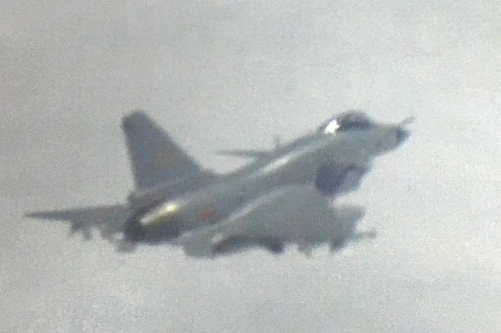 解放軍機再擾台！　兩架殲-10戰機闖我西南空域