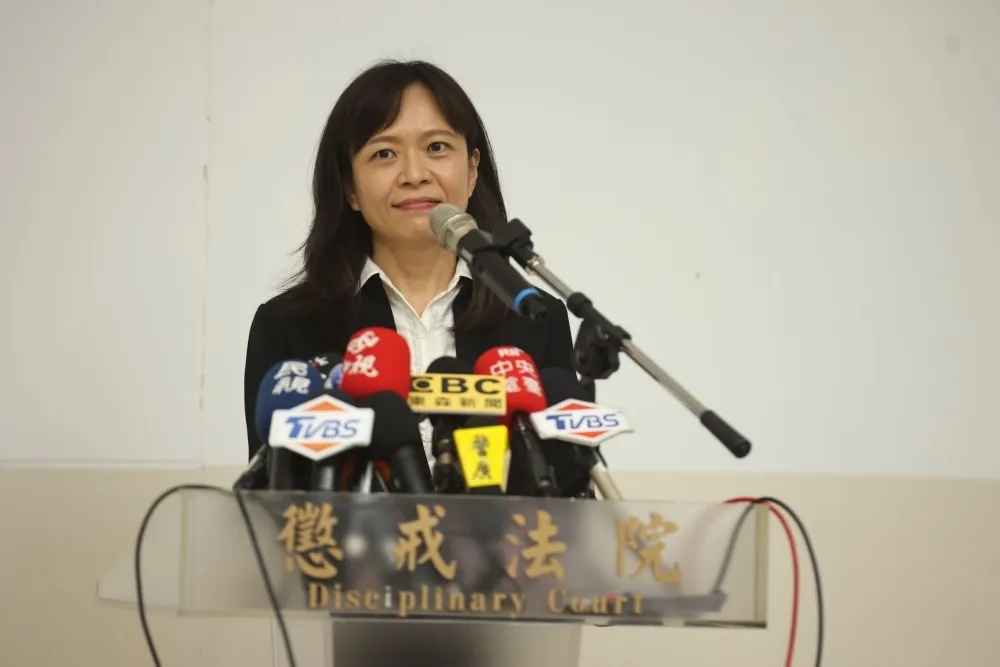 判丁允恭撤職、停止任用2年　懲戒法庭：丁行為放蕩、嚴重損害政府信譽及形象