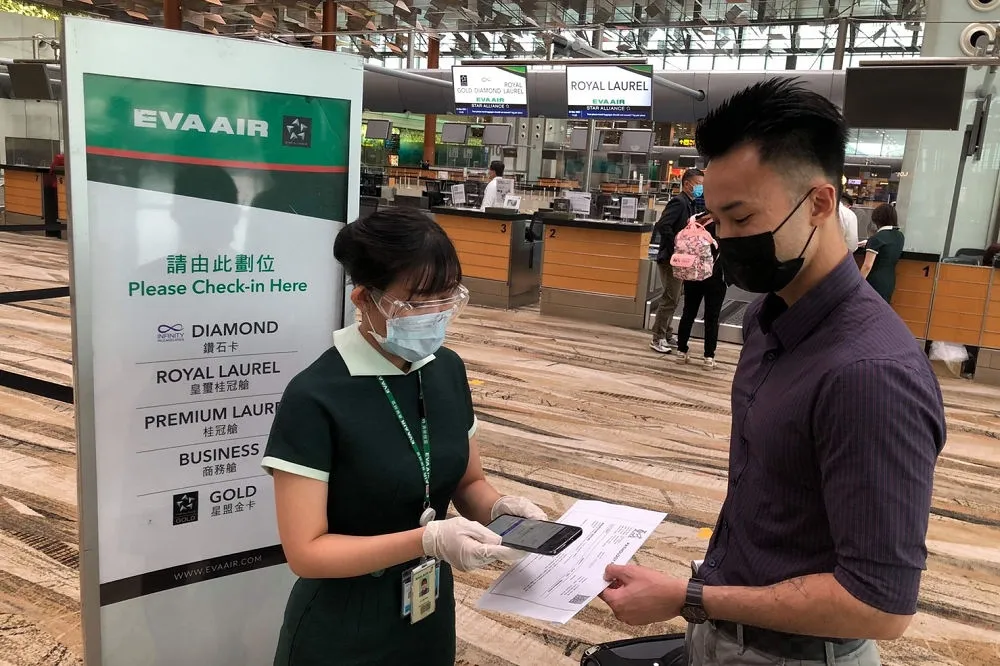 長榮在星國試行PCR數位驗證平台　可速判旅客醫療報告是否符合要求