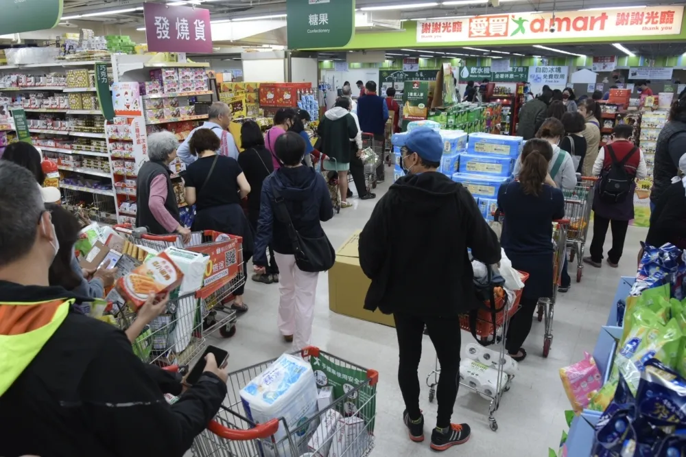 長榮卡船恐再現「衛生紙之亂」　經濟部：國內原料庫存尚足1至2個月