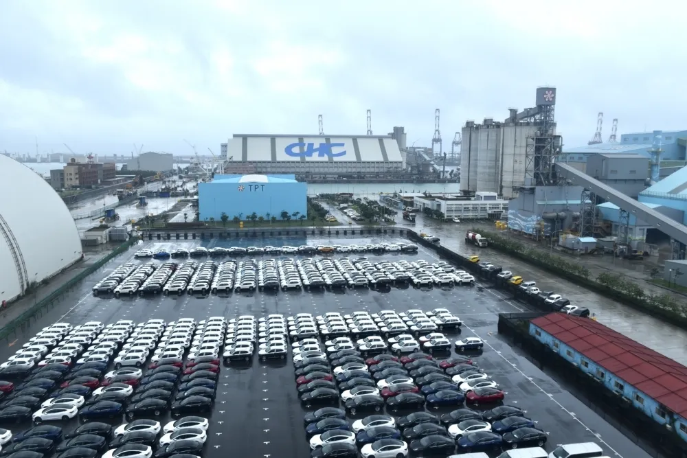 長榮又有事　貨輪煙囪損傷「卡台北港」　