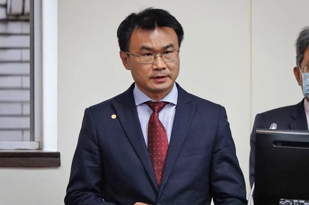 藻礁環團同意2周內會面　陳吉仲：盼在環境永續找到雙贏方案