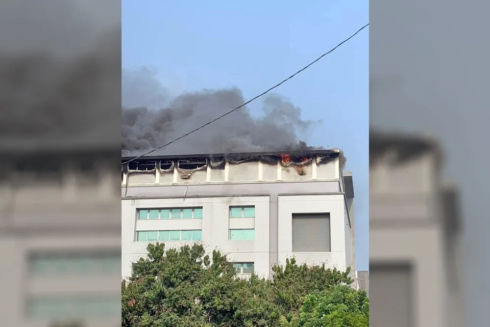 【無人傷亡】高雄半導體大廠強茂驚傳火警　疑似因頂樓電器設備起火