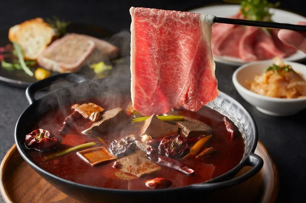 【有片】和牛控別錯過！欣葉呷哺呷哺「鹿兒島 A5 和牛海鮮涮涮鍋」限量上市、芳朵法式麻辣鍋限期全面 85 折   