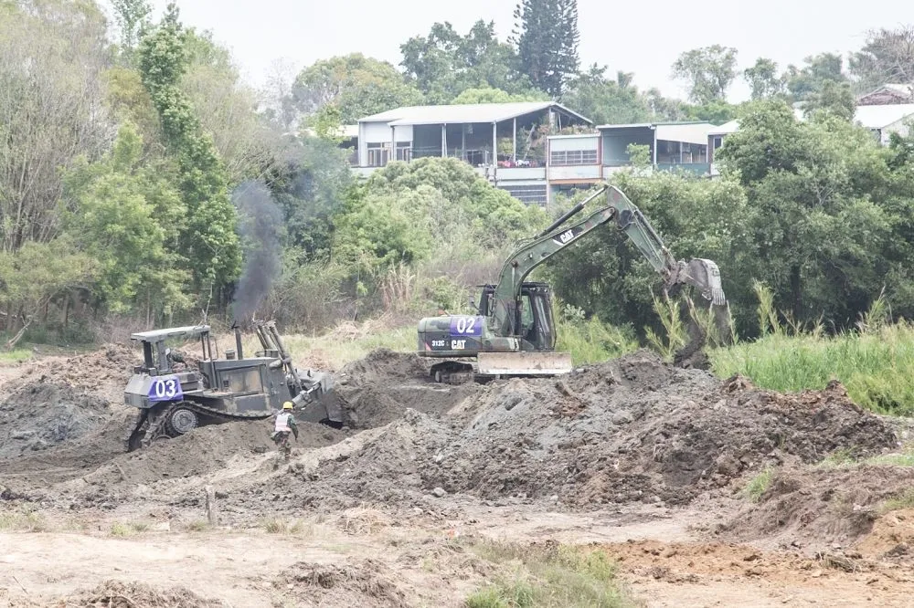 【軍民合力抗旱】國軍出動500名兵力清淤水庫　經費政院買單