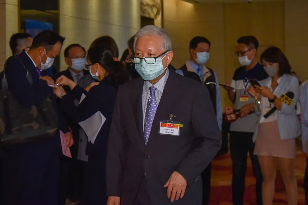【快訊】何壽川家族退出永豐餘投控董事會　工紙董座改由邱創華接任