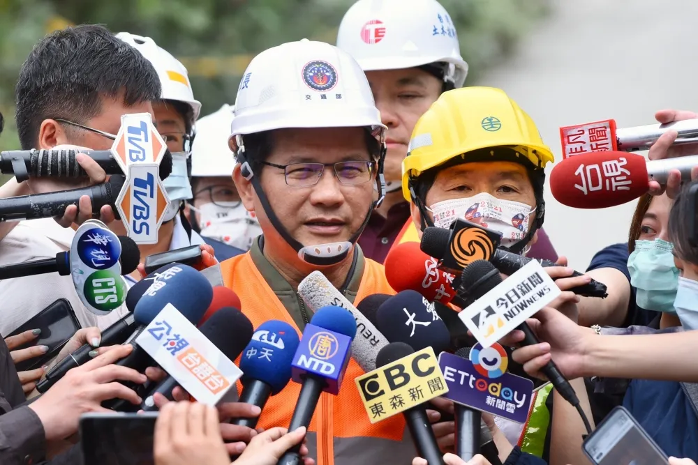 【台鐵出軌Day3】政院證實口頭請辭　林佳龍：搶救完成後將負所有責任