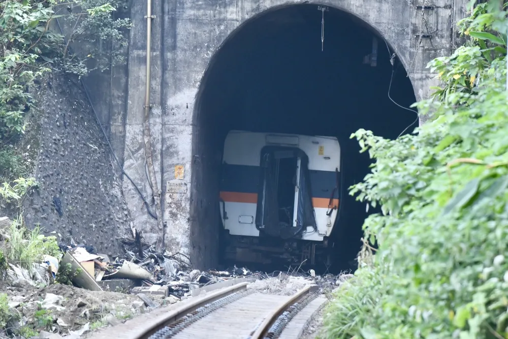 【台鐵出軌Day3】東正線最快20日通車　交通部：須待土木結構檢測結果出爐