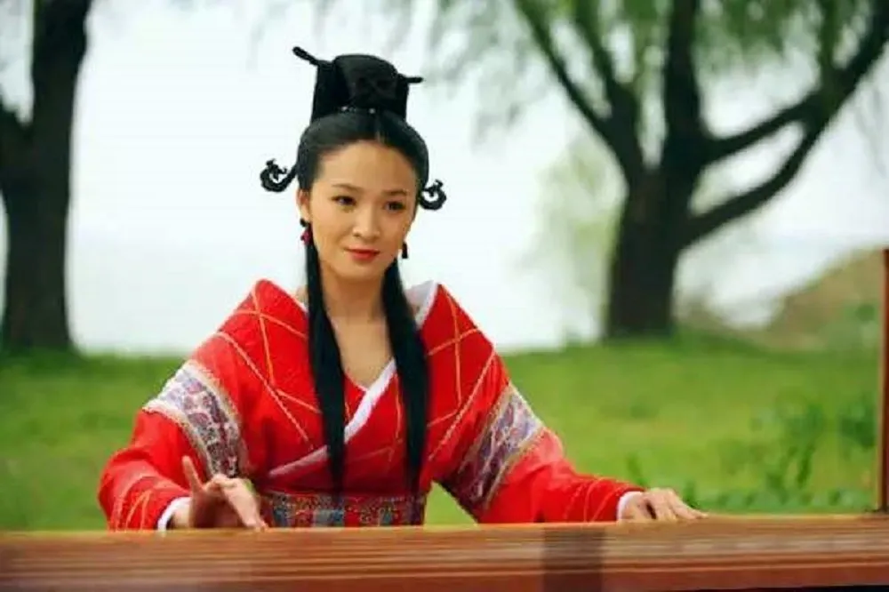 才貌雙全的班婕妤為何輸給了爭寵的趙飛燕？一首《怨歌行》道盡一生委屈
