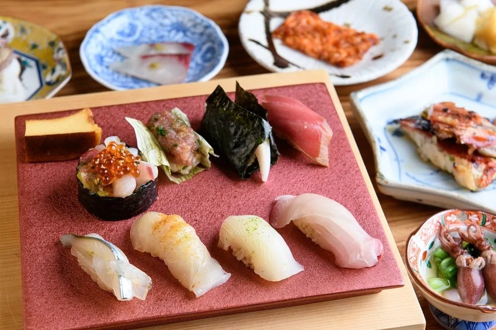 【無菜單壽司割烹 7】充滿歡笑的「純粋 板前割烹」　肌肉男料理長讓女性顧客滿意度超高