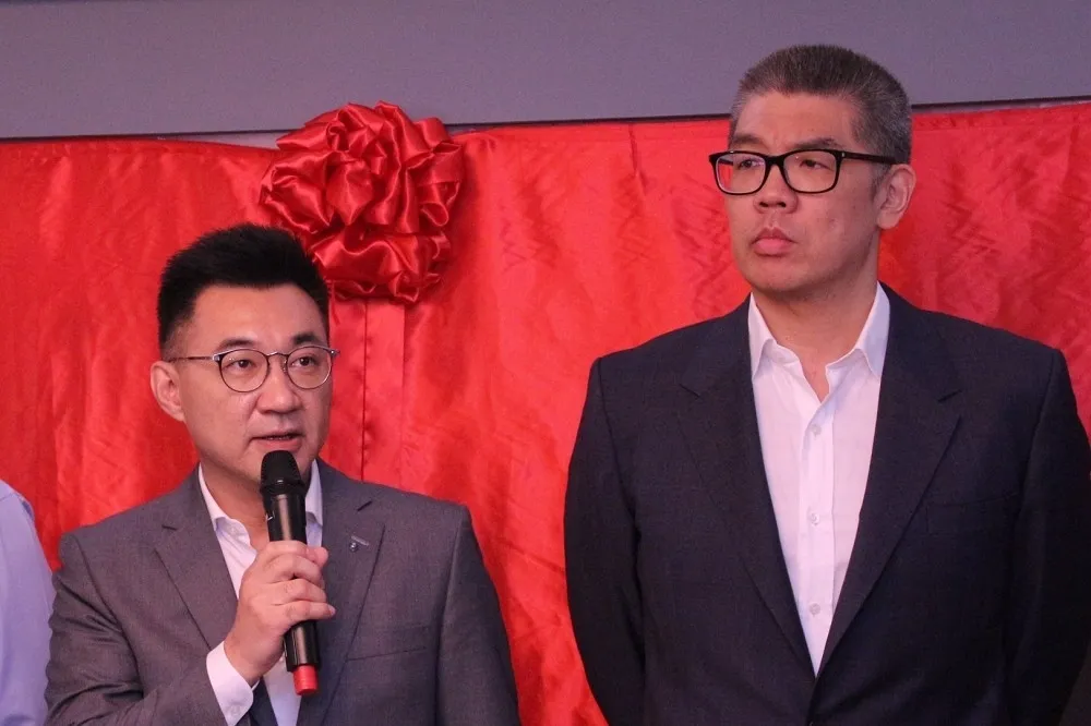 一個頭洗一半一個鬍子沒刮　老Ｋ誰當家有差嗎