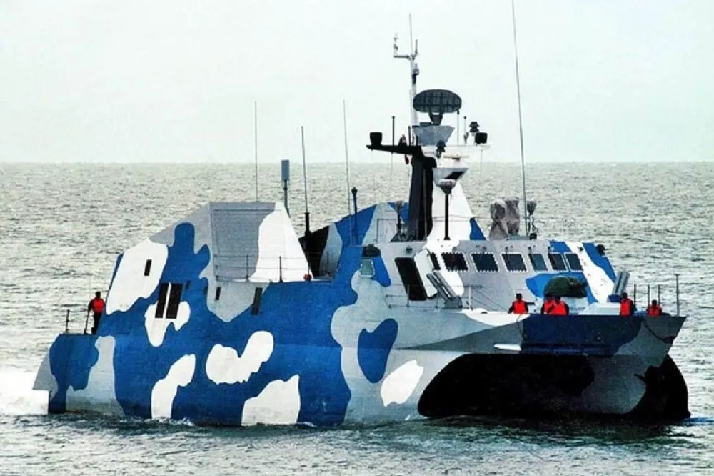 【南海風雲】解放軍22艇追逐菲律賓漁船　搭載飛彈具威脅性