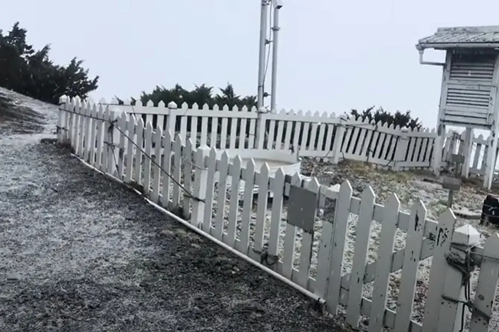 劇烈旺盛對流發生　玉山10日近午降下冰雹