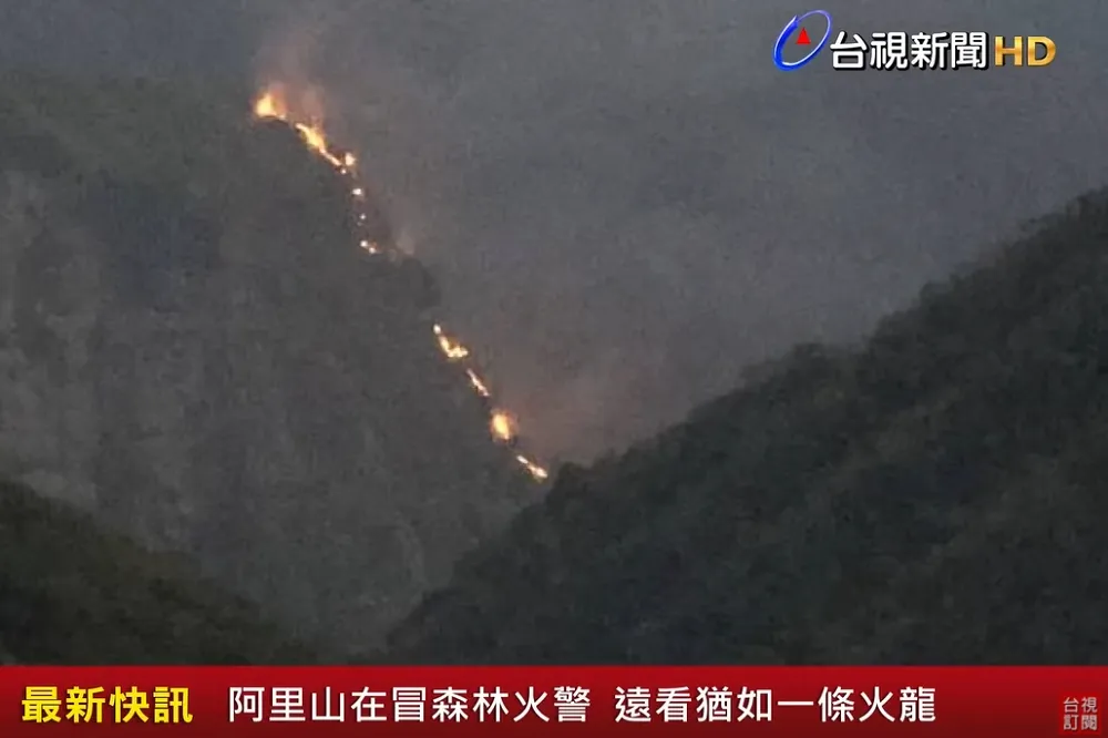 暗夜竄出「一條火龍」　阿里山再傳火燒山