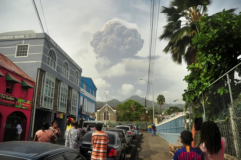中美洲友邦遭逢40年火山大爆發　聖文森總理下令民眾緊急撤離
