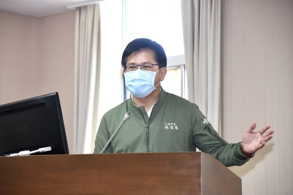 【台鐵出軌】林佳龍爆周末低調回部長室打包　辭意甚堅