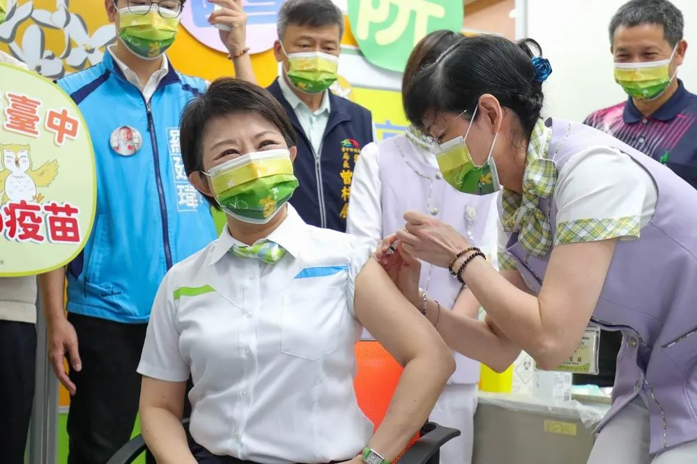 以身作則安定民心　台中市長盧秀燕主動接種COVID-19疫苗