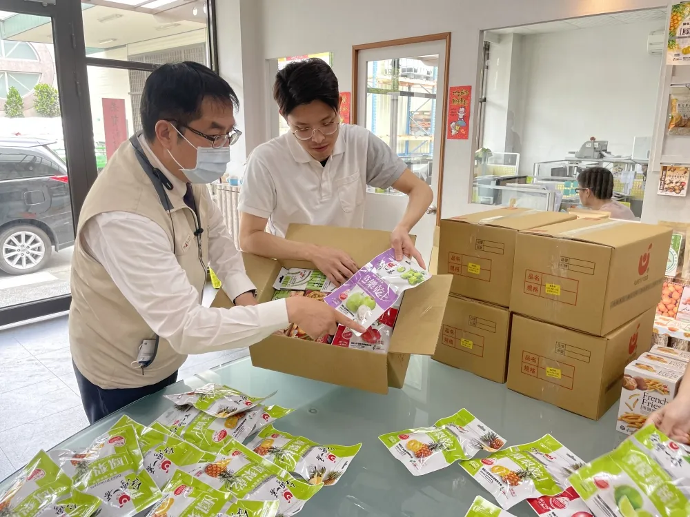 「果乾外交」乘勝追擊，黃偉哲親自挑選「台南之光驚喜包」給蕭美琴