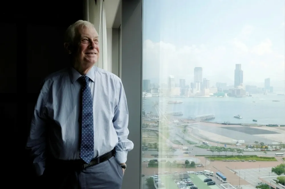 前香港總督聯名英國上百跨黨派國會議員　要求首相制裁港府官員　