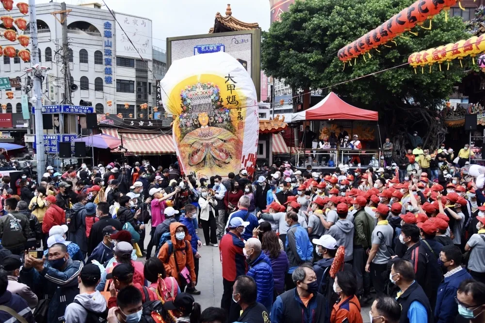 【有片】大甲媽遶境回鑾進入彰化北斗　2派人馬在媽祖神轎前互毆