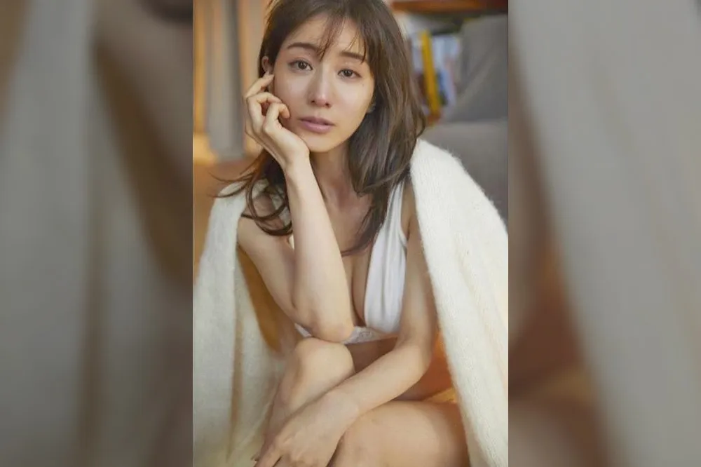 【賣破60萬本寫真的女主播】田中美奈實：是攝影師誠實地拍出我身體的皺紋與黑斑
