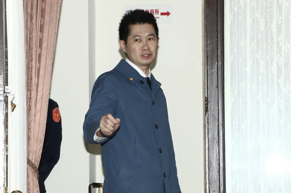 牛肉麵風波下台　丁怡銘悄回鍋政院任顧問爽領11萬