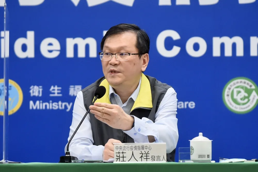 6旬男打AZ後嚴重不良！　第16天疑血管炎、間質性肺炎送加護病房