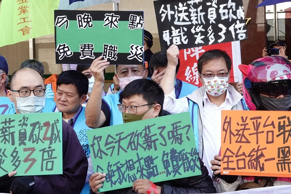 【爆氣片】減薪2成風險多3倍　外送員酸「今晚來點免費職災」嗆組工會
