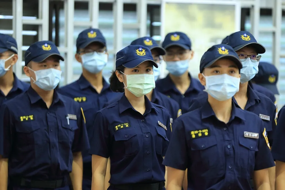 23日起擴大施打公費AZ疫苗　警察及長照機構等對象納入