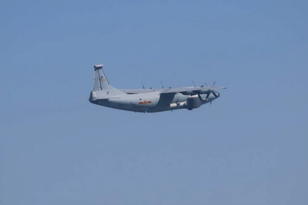4月第19度來煩！2解放軍機21日闖我西南空域　空軍掛彈追監