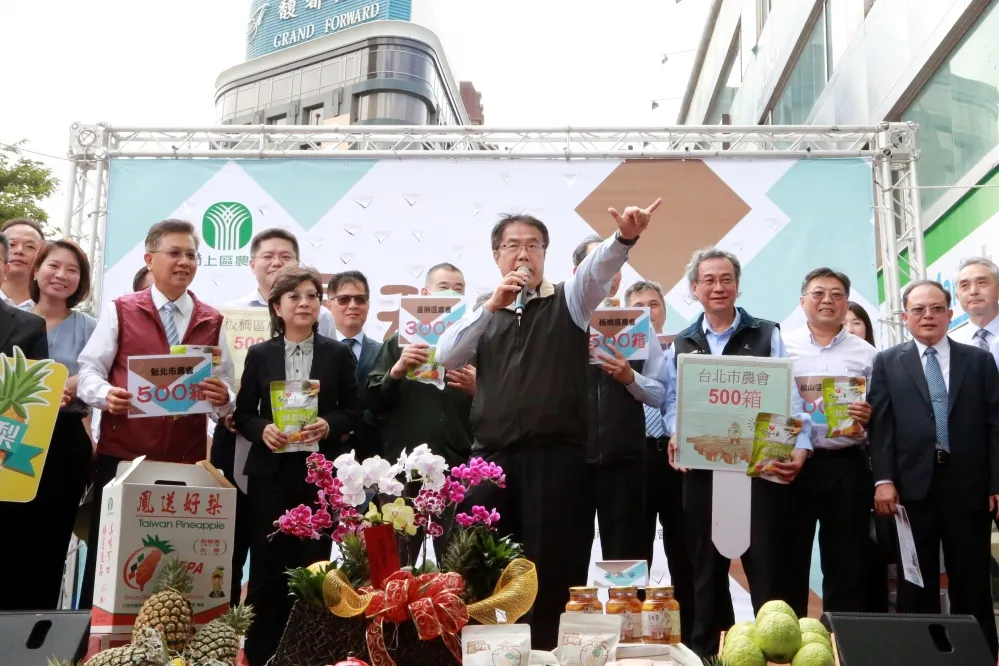 黃偉哲北上促銷台南鳳梨      創六千箱甜蜜蜜熱銷佳績