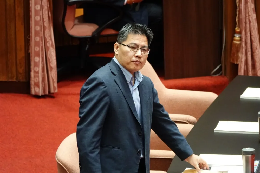 中壢警稱「沒見過妳」盤查女老師　邱顯智：完全不符法律規定