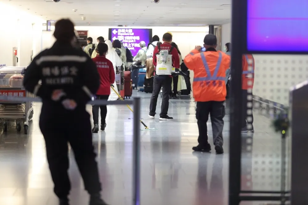 【疫情止不住】4109人放無薪假　旅行社等支援服務業再破千人