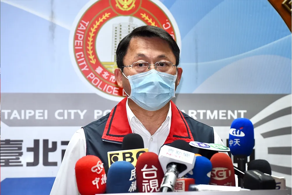 【扯謊片】黑衣人砸警局稱「誤刪」影片　所長依滅證罪送辦、分局長調職