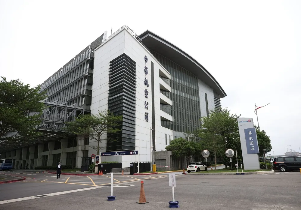 【華航疫情延燒】機組員即日起居檢採一人一戶　華航：5月起「分組居家辦公」