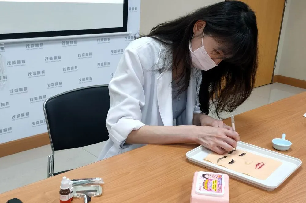 俏女郎愛美「紋眉」　感染病毒疣差點毀容