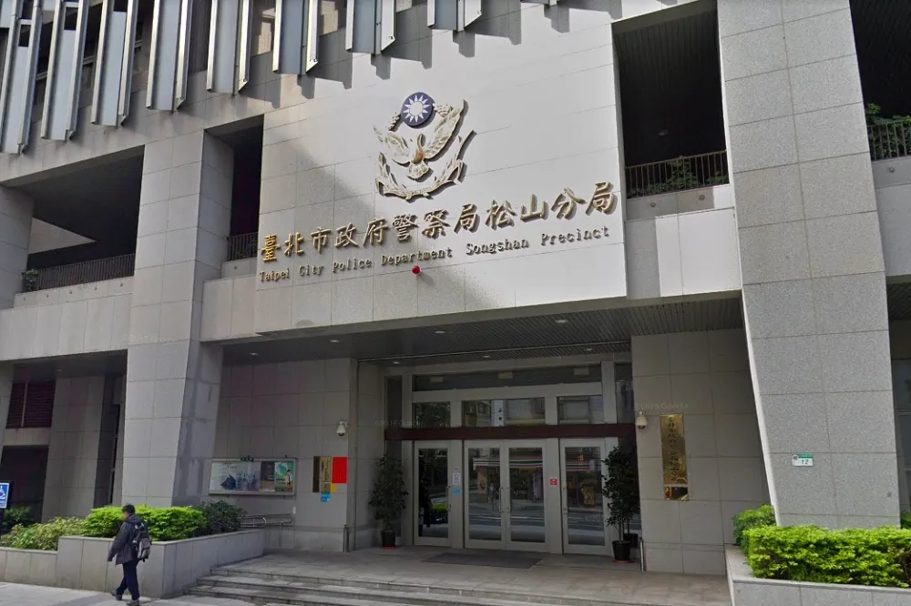 【警紀不彰】黑衣人砸派出所、女老師攔查上手銬　監委申請自動調查