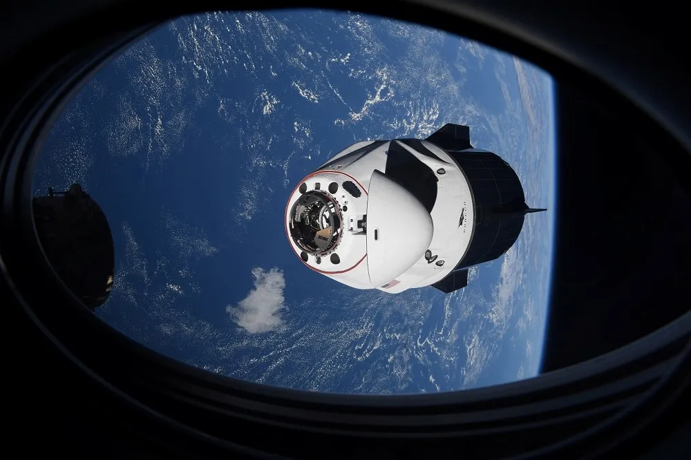 53年後再次「夜間降落」　SpaceX飛龍號載4名太空人返回地球