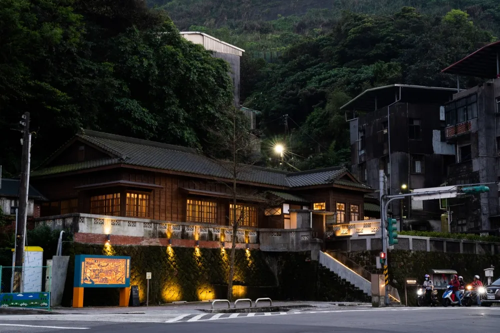 基隆歷史場景再現！日式禪風古宅「要塞司令官邸」即日起免費參觀　夜晚點燈更浪漫