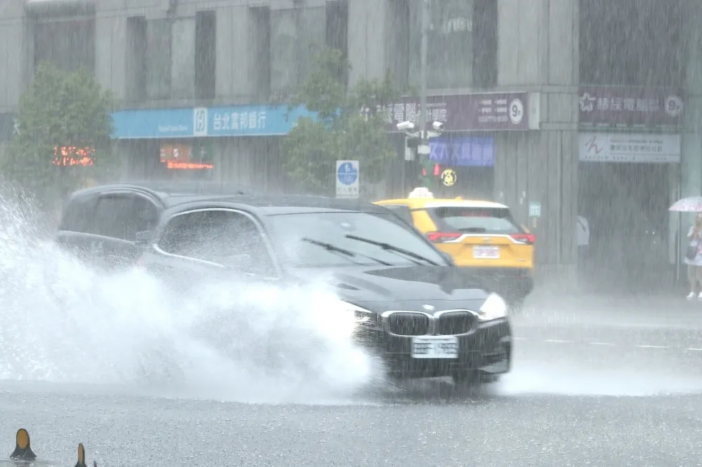 【快訊】午後對流旺盛　嘉義、高雄山區有大雷雨