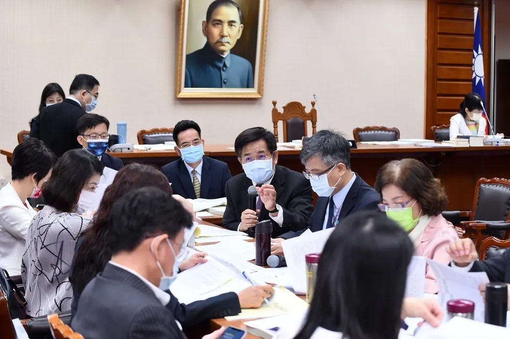 少子化私校退場問題嚴重　擬增條例「打開校外上課限制」