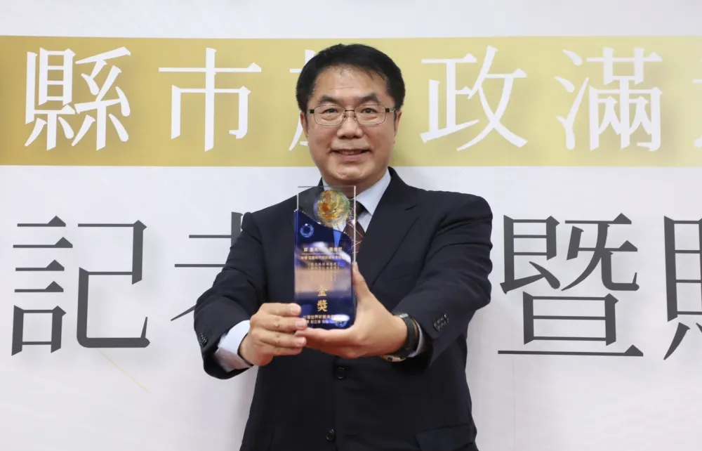 黃偉哲施政滿意度勇奪5金獎、4銀獎，台南市幸福感逾86%