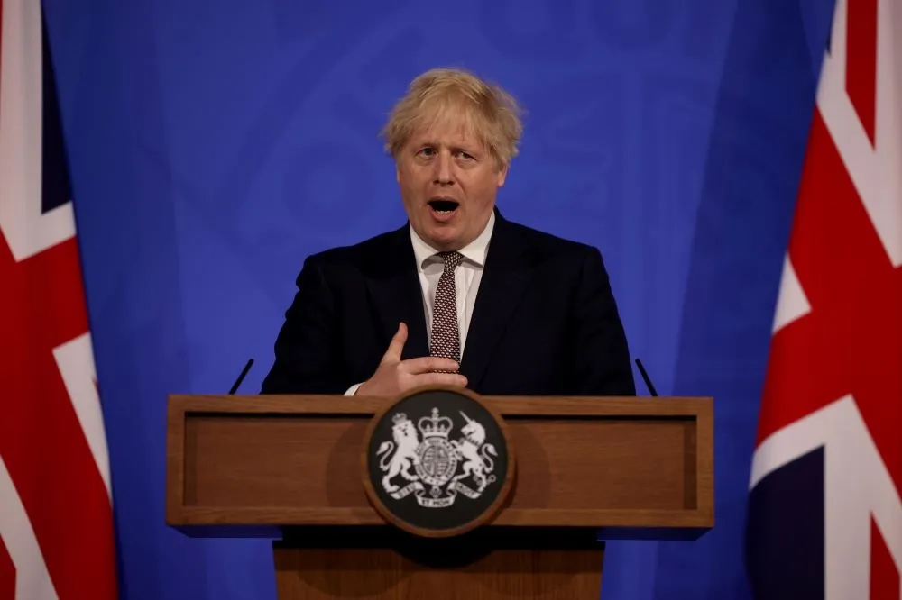 英國宣布放寬防疫管制　親朋之間終於可以擁抱