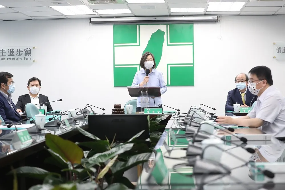 本土疫情一夕驟變　蔡英文發表談話「團結防疫守住台灣」