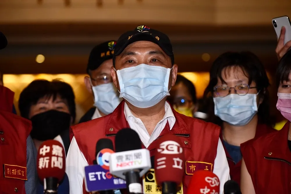 【八大行業停業】新北淪本土疫情重災區　侯友宜晚間視察錢櫃、星聚點