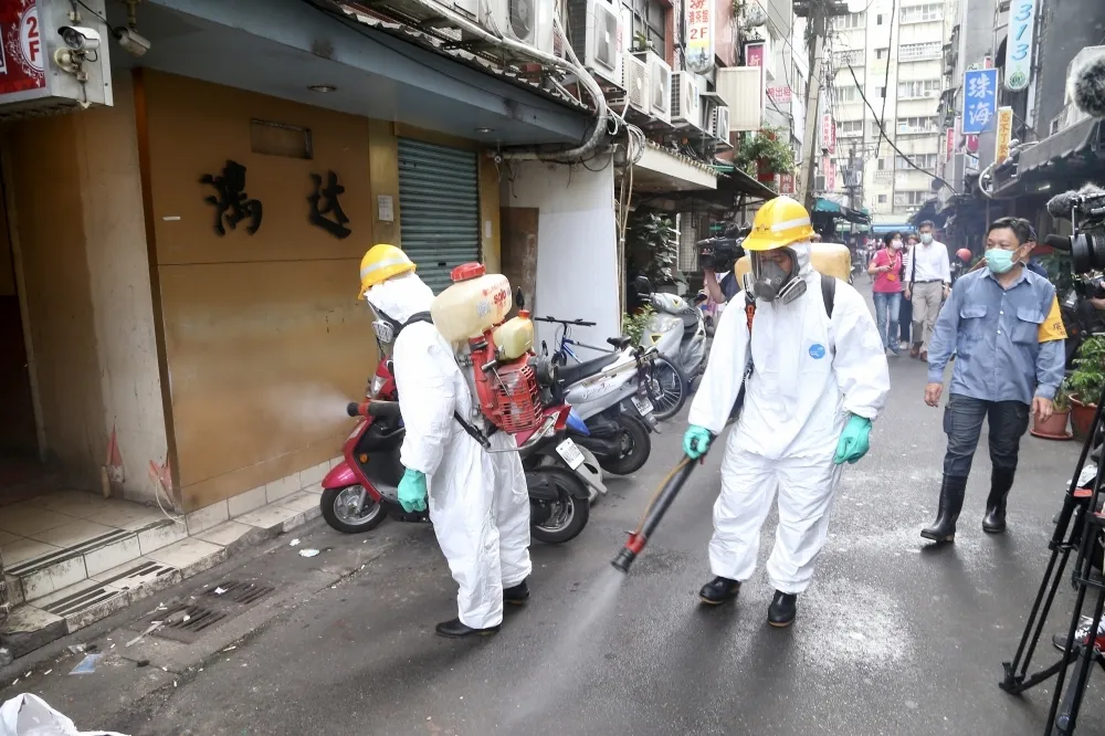 萬華阿公店群聚案「北中南都踩點」　足跡狂掃內壢郵局、鹿港台南宮廟
