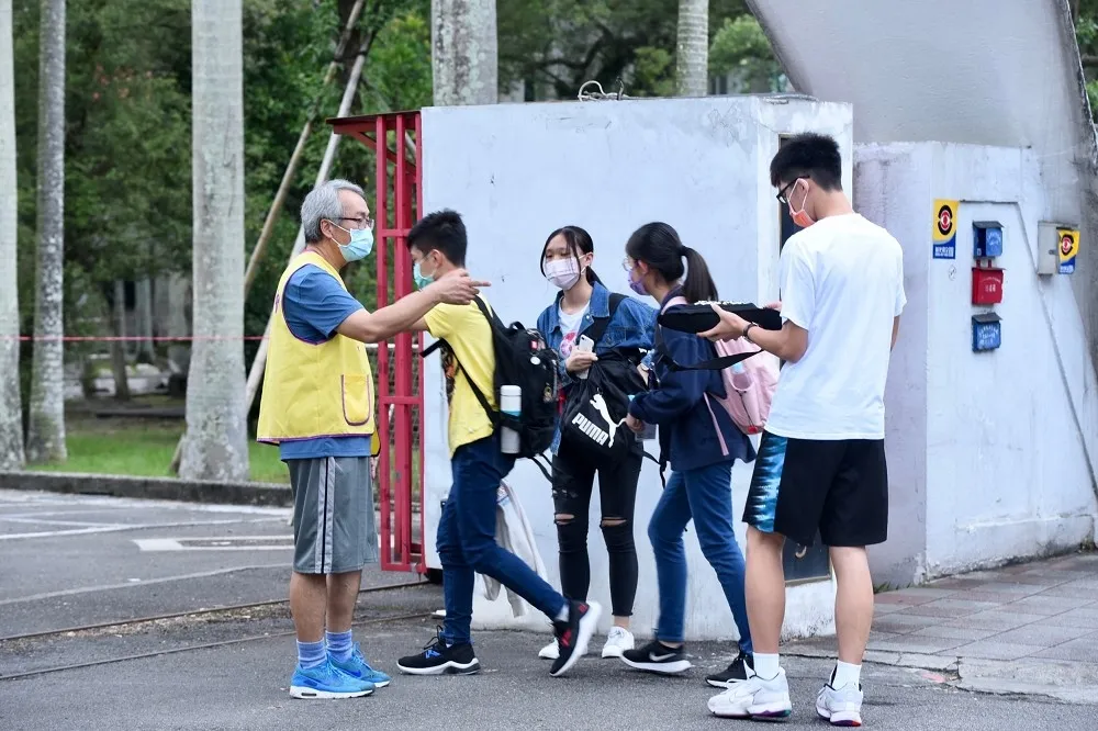 【雙北三級警戒】上班、上課、國中會考照常　陳時中：外送有必要性不會禁